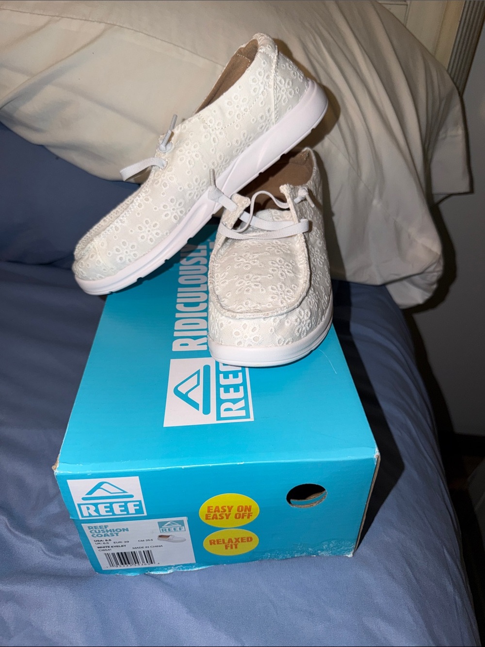 Reef Women’s White Eyelet Mary Jane Shoes size 8.5 New With Tags